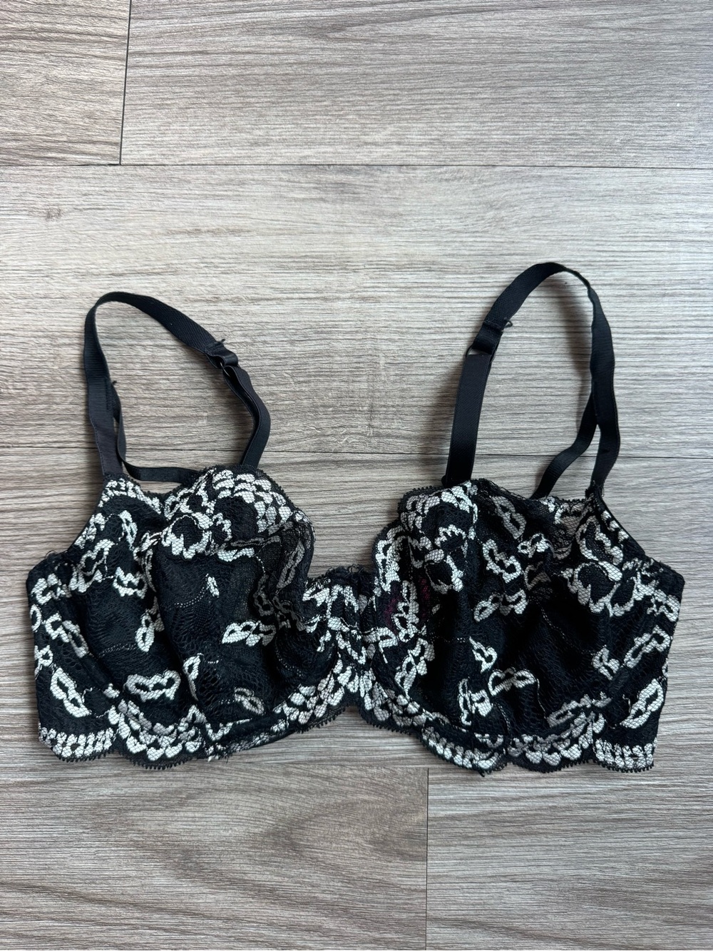 La Senza Black & White Two-Tone Floral Lace Unlined Underwire Demi Bra 32DD